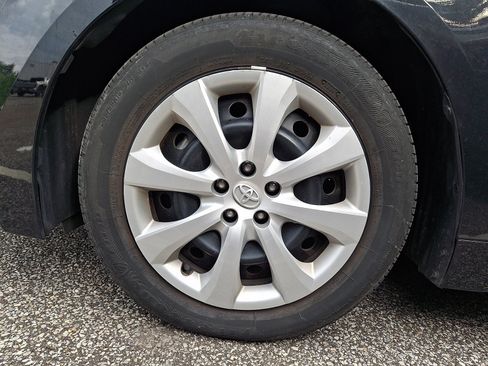Used 2025 Toyota Corolla LE FWD image 4