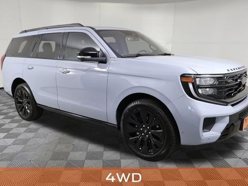 Used 2025 Ford Expedition Platinum w/ Stealth Appearance Package AWD/4WD image 4