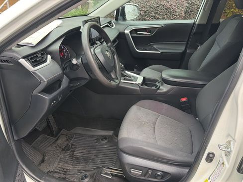 Used 2020 Toyota RAV4 XLE FWD image 9