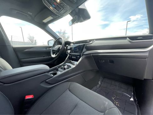 New 2025 Jeep Grand Cherokee L Laredo w/ Luxury Tech Group I image 29