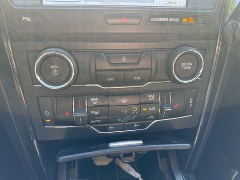 Used 2018 Ford Explorer XLT w/ Equipment Group 202A AWD/4WD image 13
