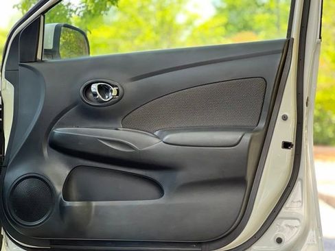 Used 2014 Nissan Versa SV FWD image 21