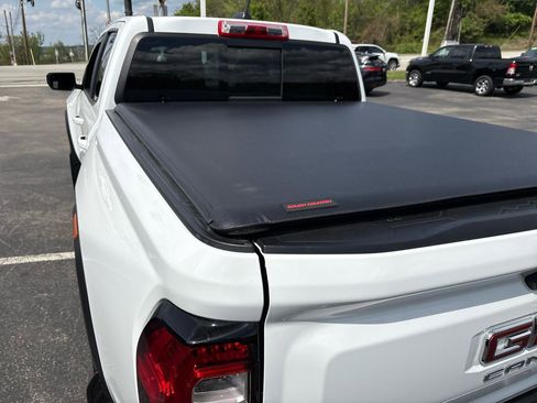 Used 2023 GMC Canyon AT4 w/ AT4 Premium Package AWD/4WD image 9