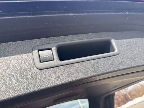 Used 2020 Toyota Highlander Limited image 19