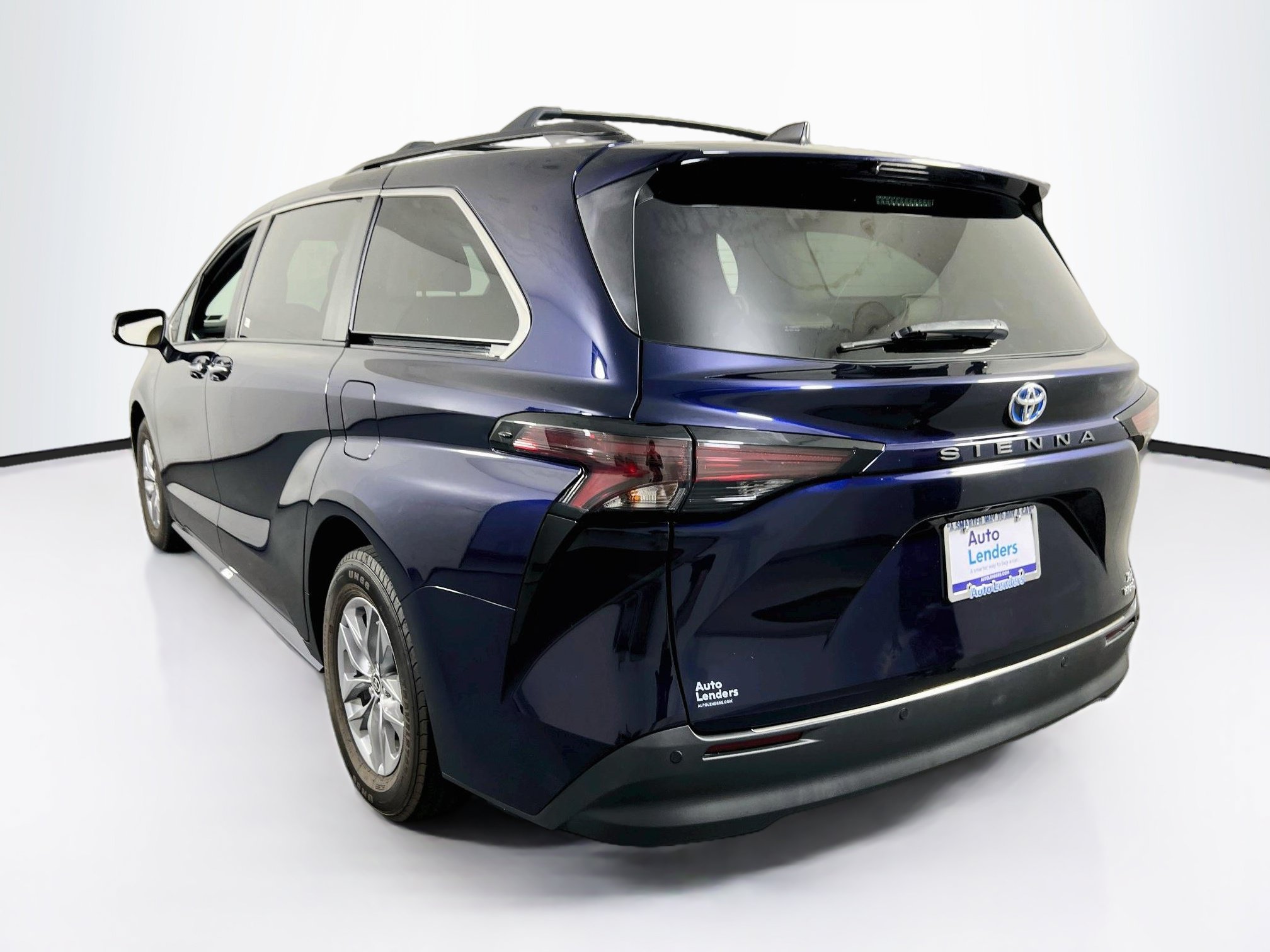 Used 2023 Toyota Sienna XLE FWD image 7