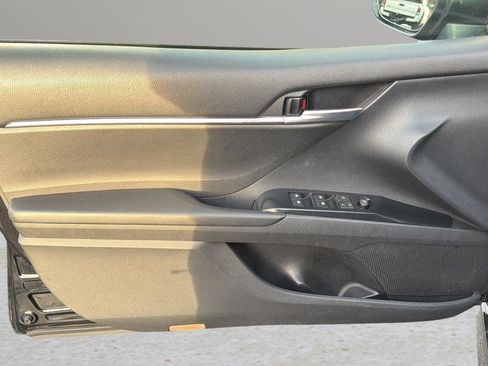 Used 2018 Toyota Camry LE image 9