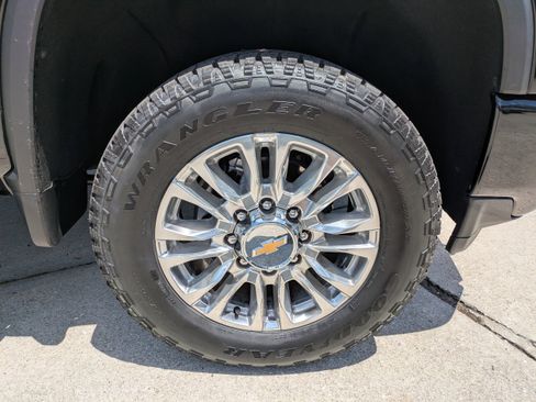 Used 2023 Chevrolet Silverado 2500 High Country AWD/4WD image 11