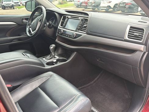 Used 2017 Toyota Highlander XLE FWD image 15