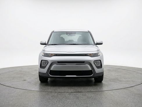 Used 2025 Kia Soul LX w/ LX Technology Package FWD image 2