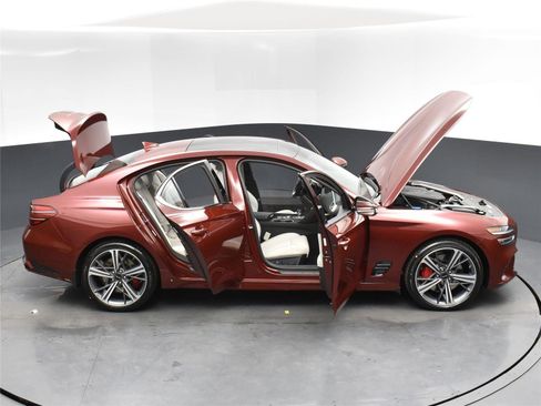 Used 2025 Genesis G70 2.5T w/ Sport Prestige Package image 18