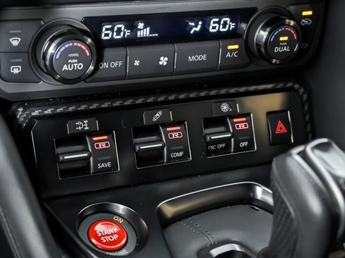 Used 2019 Nissan GT-R Premium AWD/4WD image 33