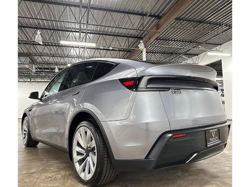 Used 2026 Tesla Model Y Long Range AWD/4WD image 18