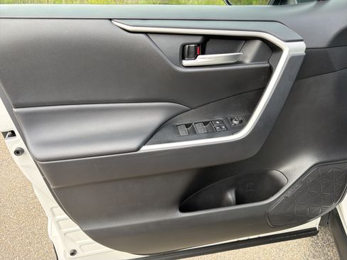 Used 2025 Toyota RAV4 XLE FWD image 10