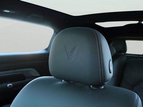 New 2024 VinFast VF 9 Plus AWD/4WD image 11