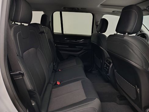 Used 2023 Jeep Grand Cherokee Laredo AWD/4WD image 24