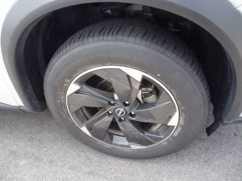 Used 2025 Nissan Rogue SV AWD/4WD image 13