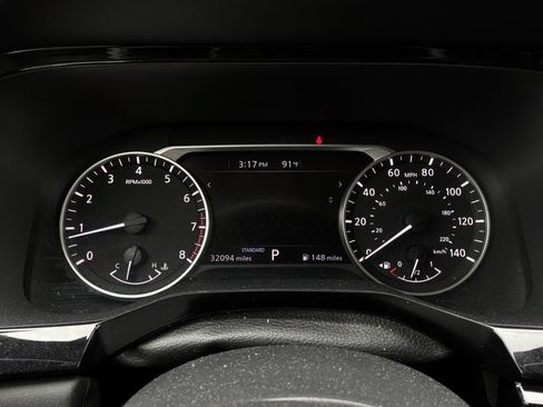 Used 2025 Nissan Pathfinder SV FWD image 39