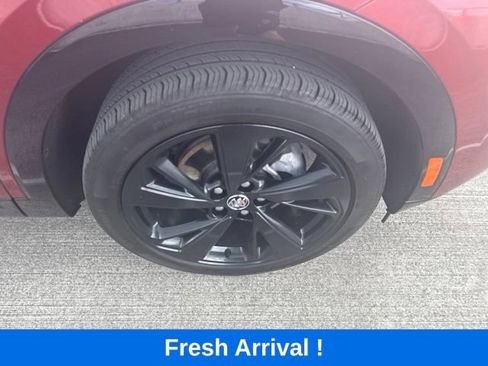 Used 2023 Buick Envision Essence w/ Sport Touring Package AWD/4WD image 23