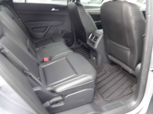 Used 2020 Volkswagen Atlas Cross Sport SE w/ Towing Package image 11