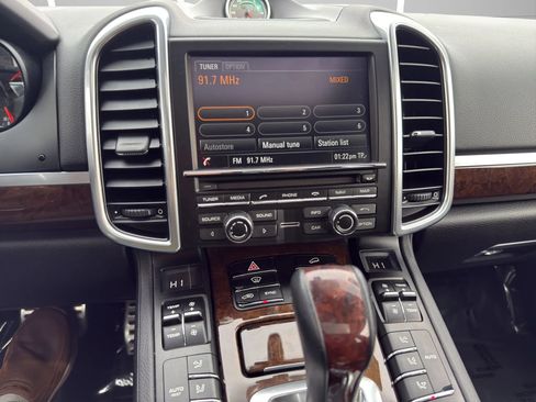 Used 2014 Porsche Cayenne GTS image 26