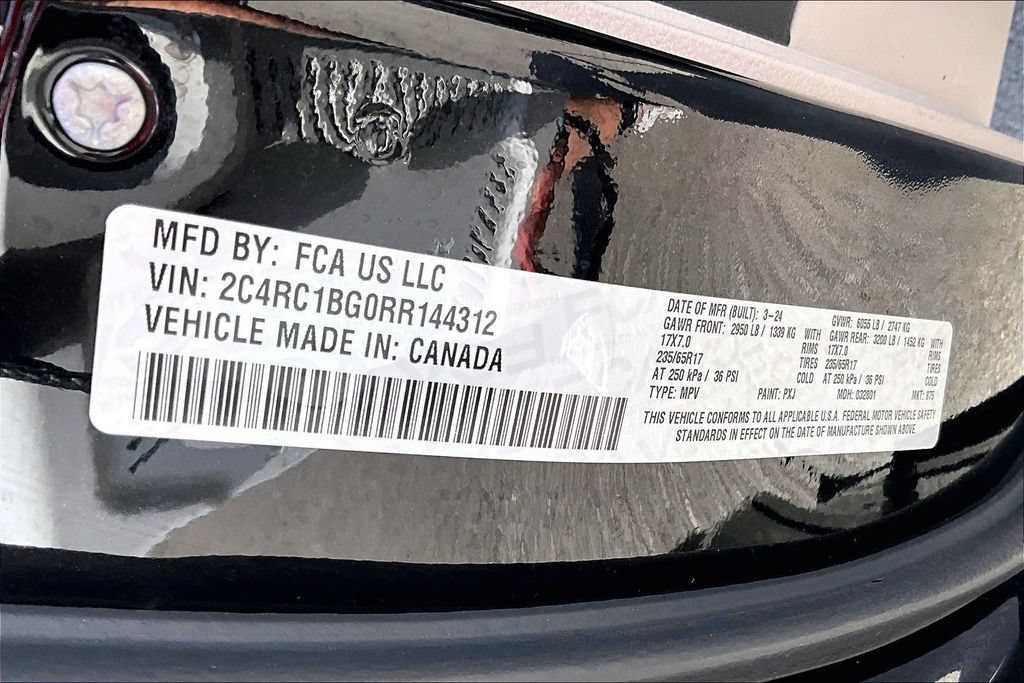 Used 2024 Chrysler Pacifica Touring-L FWD image 45