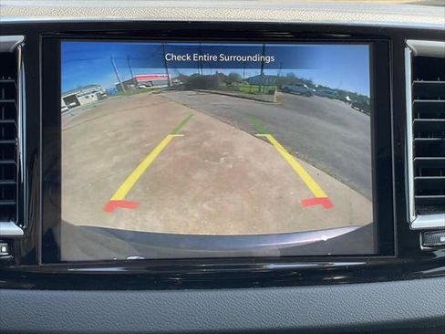 Used 2023 Chrysler Pacifica Touring-L FWD image 23