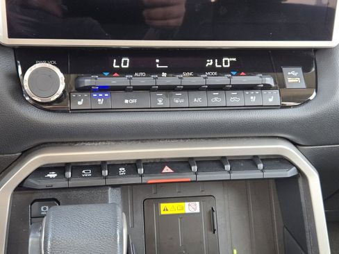 Used 2024 Toyota Tundra Limited image 21