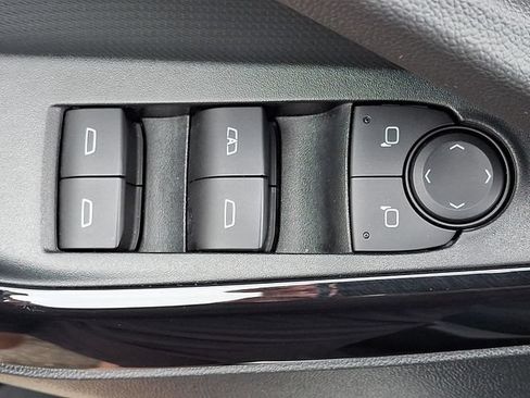 Used 2025 Chevrolet Equinox LT FWD image 25