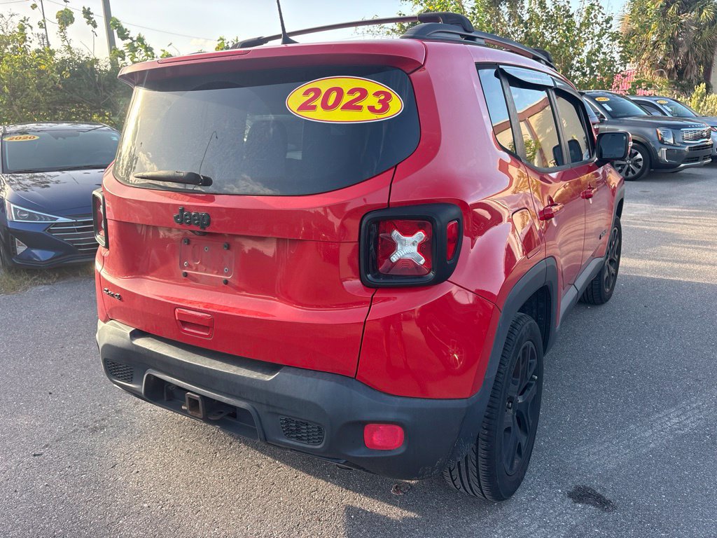Used 2018 Jeep Renegade Altitude w/ UConnect 8.4 Nav Group AWD/4WD image 3