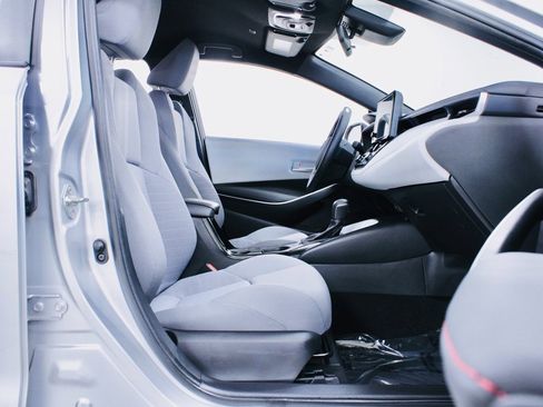 Used 2024 Toyota Corolla SE image 6