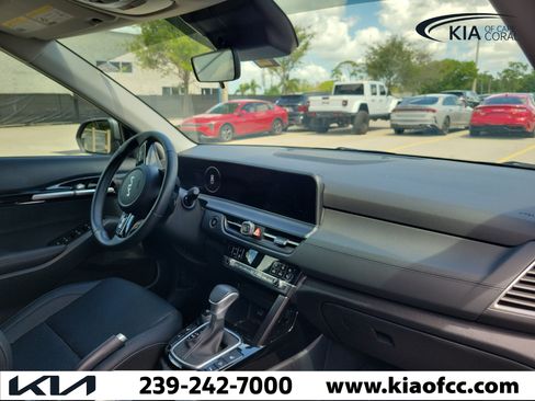 Used 2025 Kia Seltos EX FWD image 8