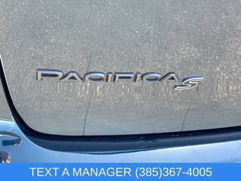 Used 2025 Chrysler Pacifica Limited FWD image 10
