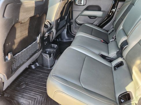 Used 2024 Jeep Gladiator Mojave image 28