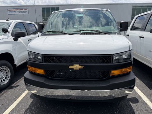 New 2026 Chevrolet Express 3500 Extended RWD image 3