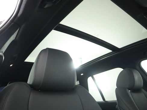 Used 2022 BMW X5 sDrive40i w/ Parking Assistance Package image 19