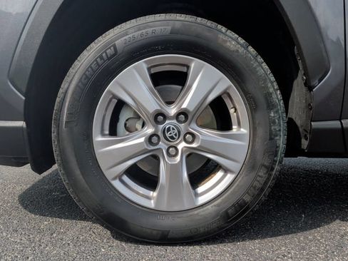Used 2022 Toyota RAV4 XLE FWD image 9
