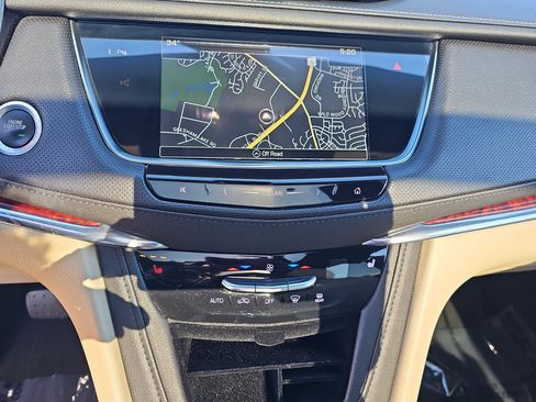 Used 2018 Cadillac XT5 Luxury w/ Driver Awareness Package image 21