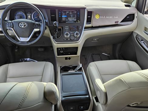 Used 2015 Toyota Sienna XLE image 17