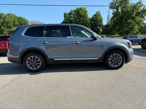 Used 2023 Kia Telluride LX AWD/4WD image 4