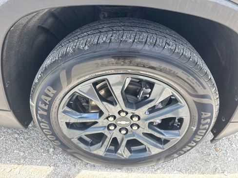Used 2021 Chevrolet Traverse RS FWD image 30