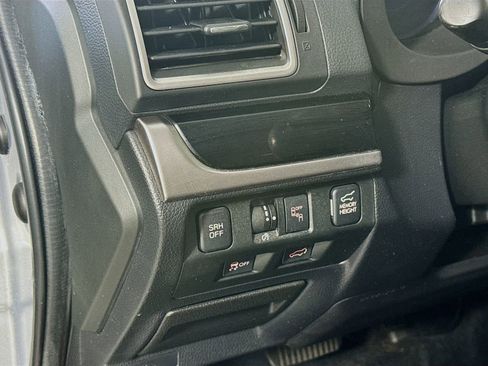 Used 2017 Subaru Forester 2.5i Limited image 10