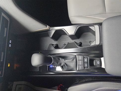 Used 2025 Toyota Camry SE image 30