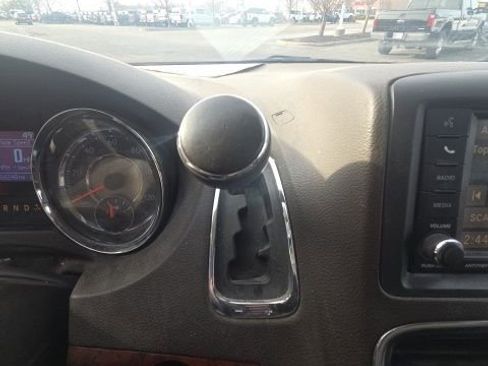 Used 2013 Chrysler Town & Country Touring image 25