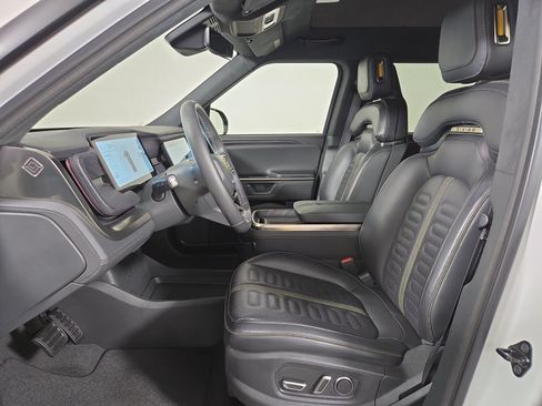 Used 2025 Rivian R1S Adventure AWD/4WD image 20
