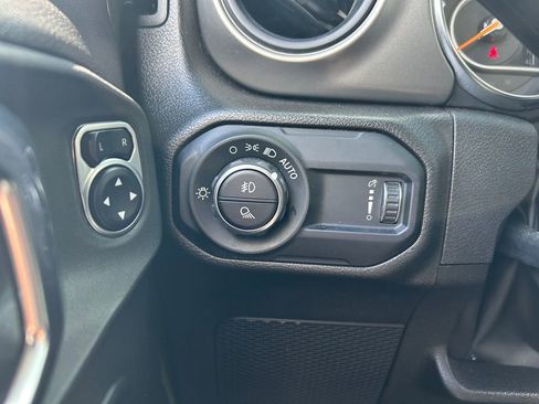 Certified 2023 Jeep Gladiator Sport AWD/4WD image 20