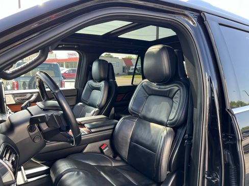 Used 2019 Lincoln Navigator L Reserve AWD/4WD image 3