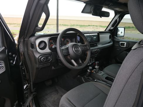 Used 2024 Jeep Wrangler Sport S image 15