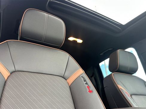 Used 2024 GMC Canyon AT4 w/ AT4 Premium Package image 17