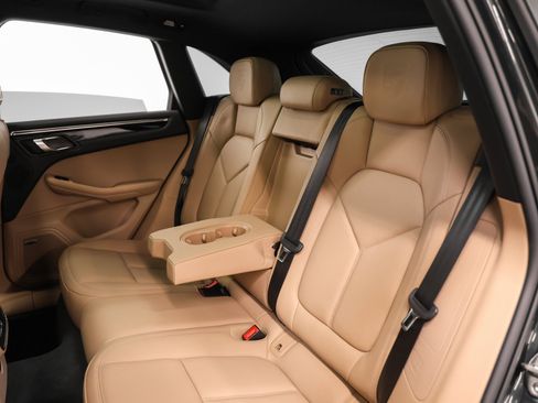 Used 2025 Porsche Macan image 36