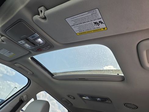 Used 2024 Kia Telluride S w/ S Sunroof Package FWD image 21
